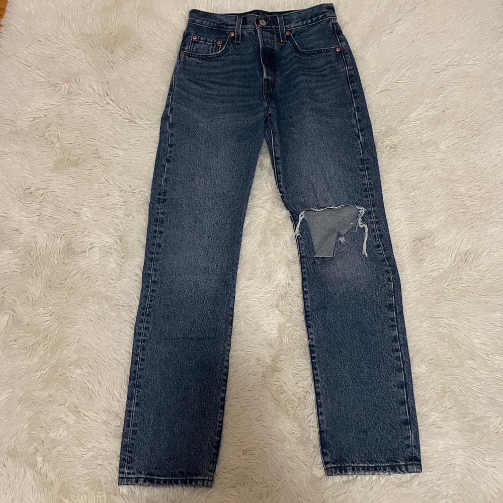 Distressed Levi 501’s 25x30